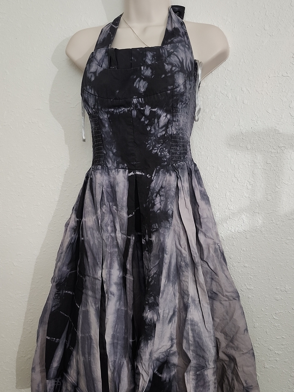 Unique Vintage One-Shoulder Tie-Dye Midi Dress in Black and Gray Marylin Monroe